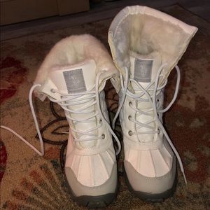 Snow boots